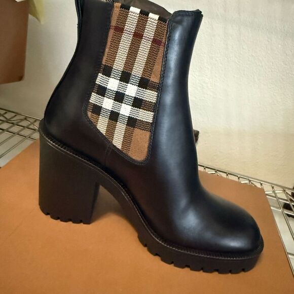 Burberry Black Women's Boots brand new with box size 5 - Picture 4 of 8